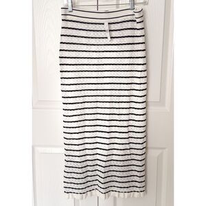 Ann Taylor Black & White Striped knit textured skirt Women's Small NWT